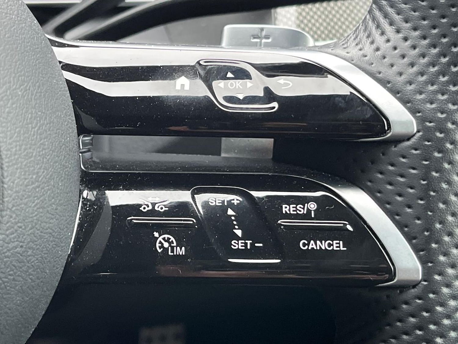 Used Mercedes-Benz GLC 2024 for sale - 76924600: Photo 27