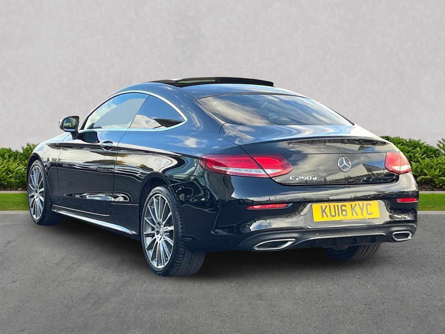 Used Mercedes-Benz C Class 2016 for sale - 76382674: Photo 2