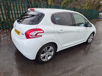 Used Peugeot 208 2013 for sale - 76979349: Photo