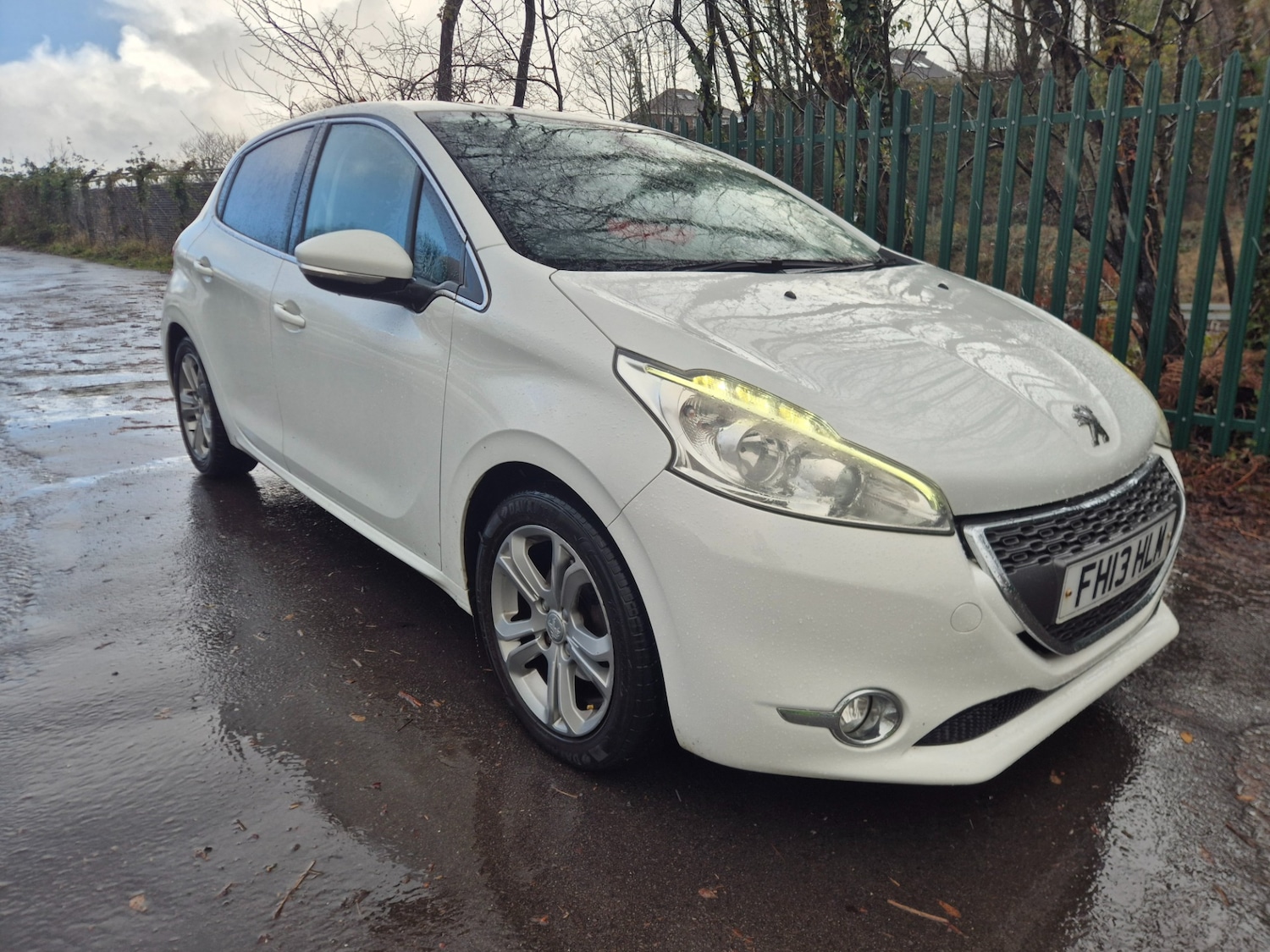 Used Peugeot 208 2013 for sale - 76979349: Photo 4