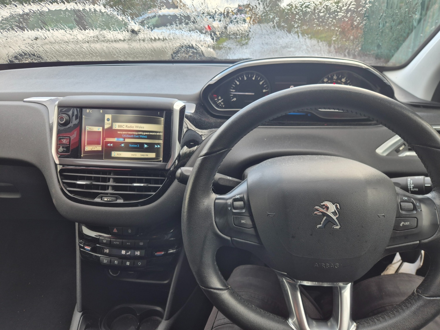 Used Peugeot 208 2013 for sale - 76979349: Photo 5