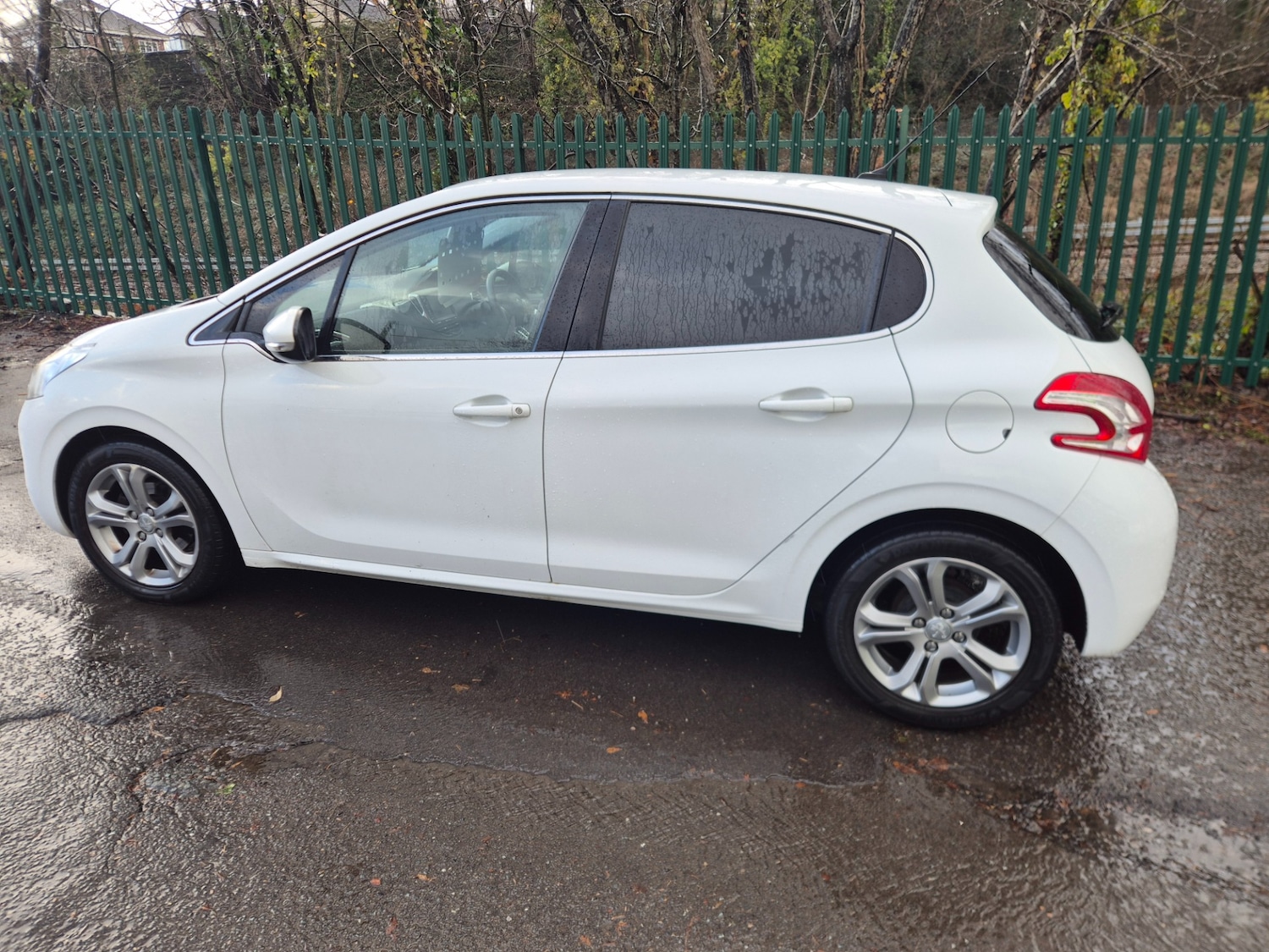 Used Peugeot 208 2013 for sale - 76979349: Photo 8