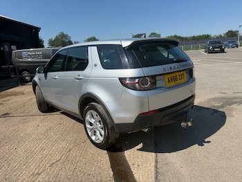 Used Land Rover Discovery Sport 2016 for sale - 79188769: Photo