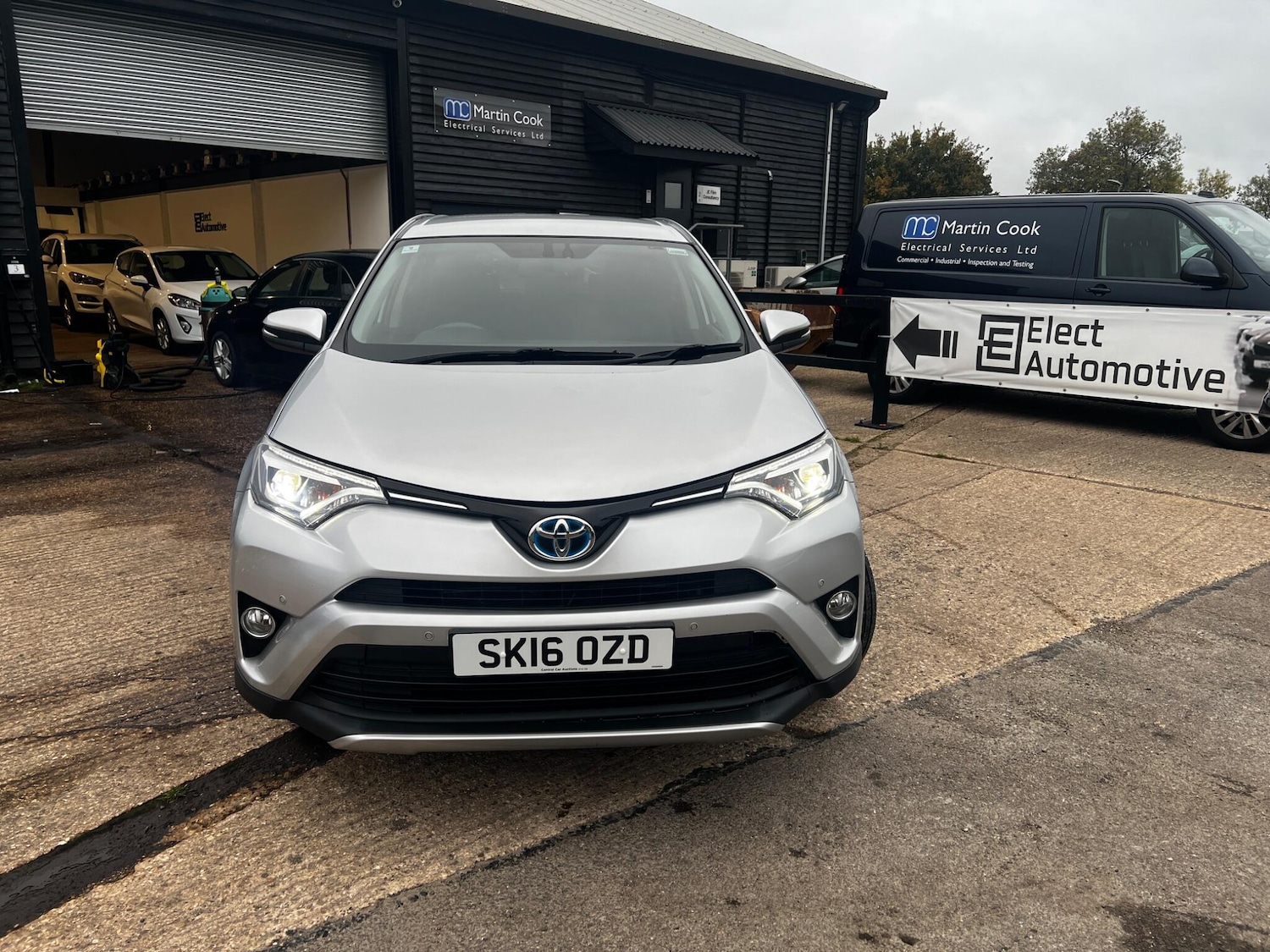 Used Toyota RAV4 2016 for sale - 76349897: Photo 2