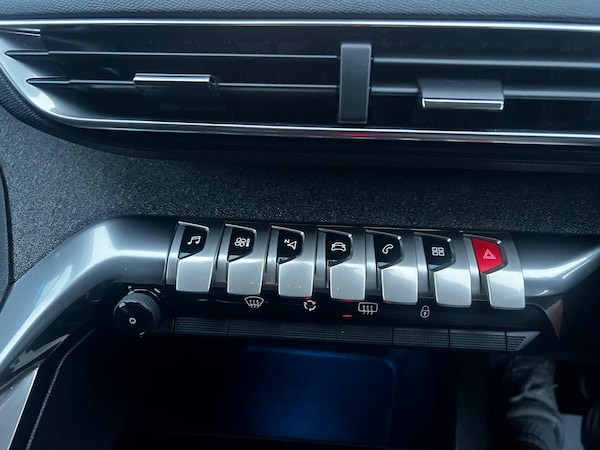 Used Peugeot 3008 2017 for sale - 76246618: Photo 18