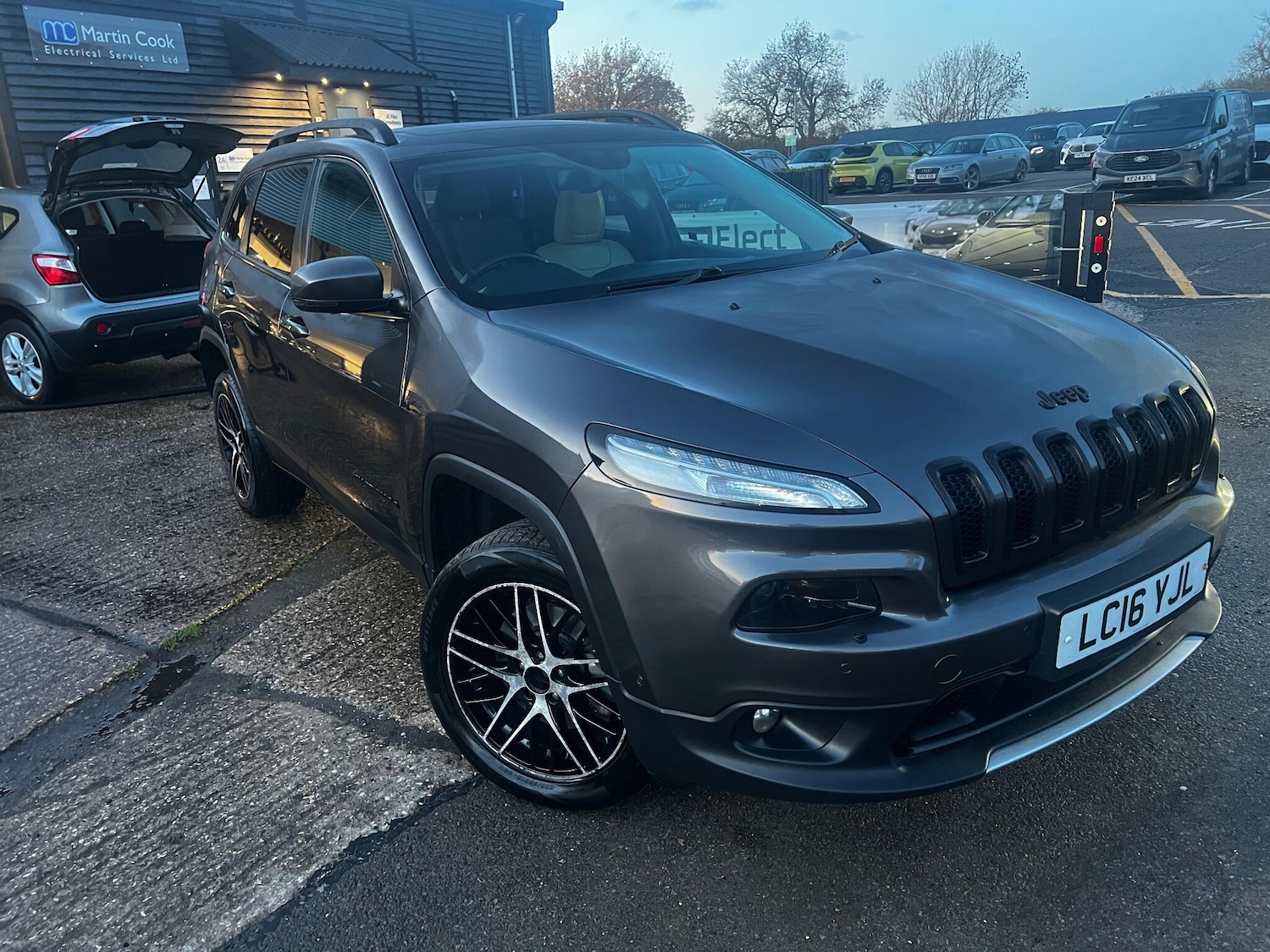 Used Jeep Cherokee 2016 for sale - 76886445: Photo 1