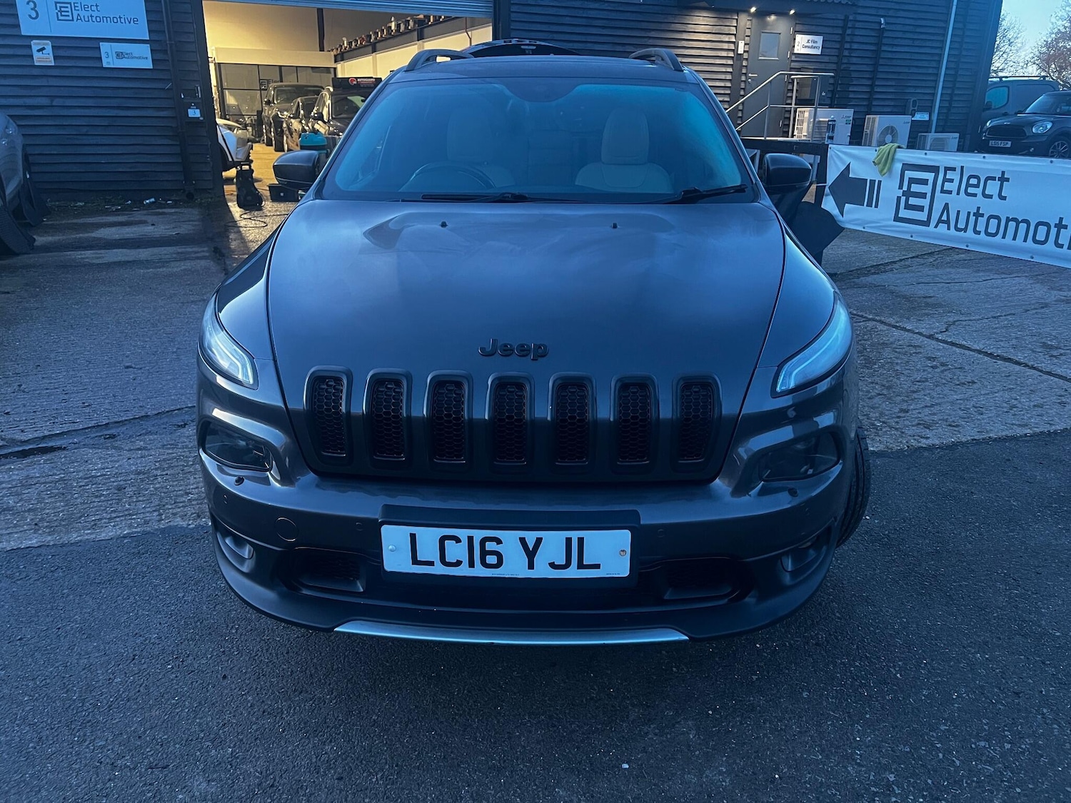 Used Jeep Cherokee 2016 for sale - 76886445: Photo 2