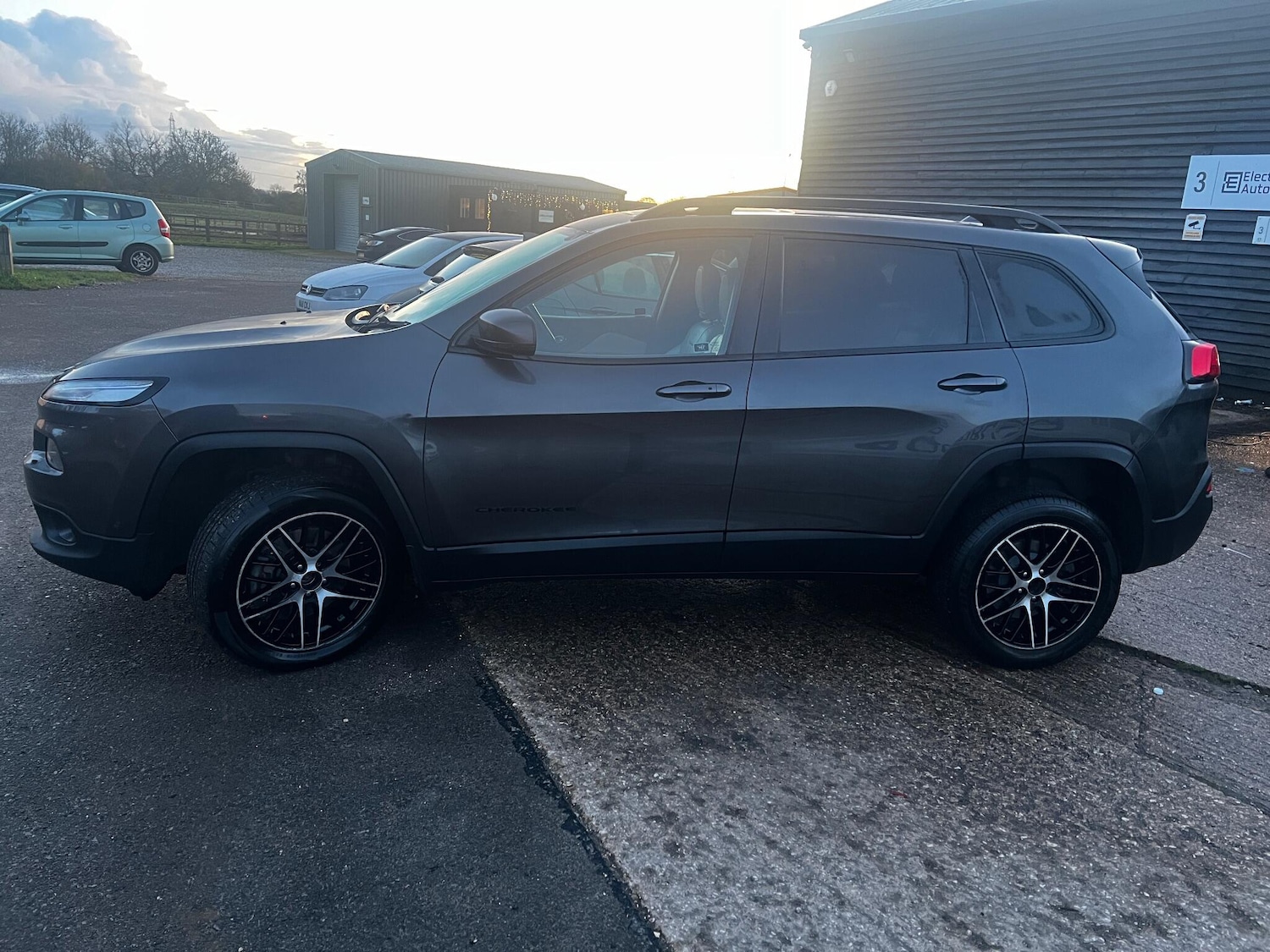 Used Jeep Cherokee 2016 for sale - 76886445: Photo 4