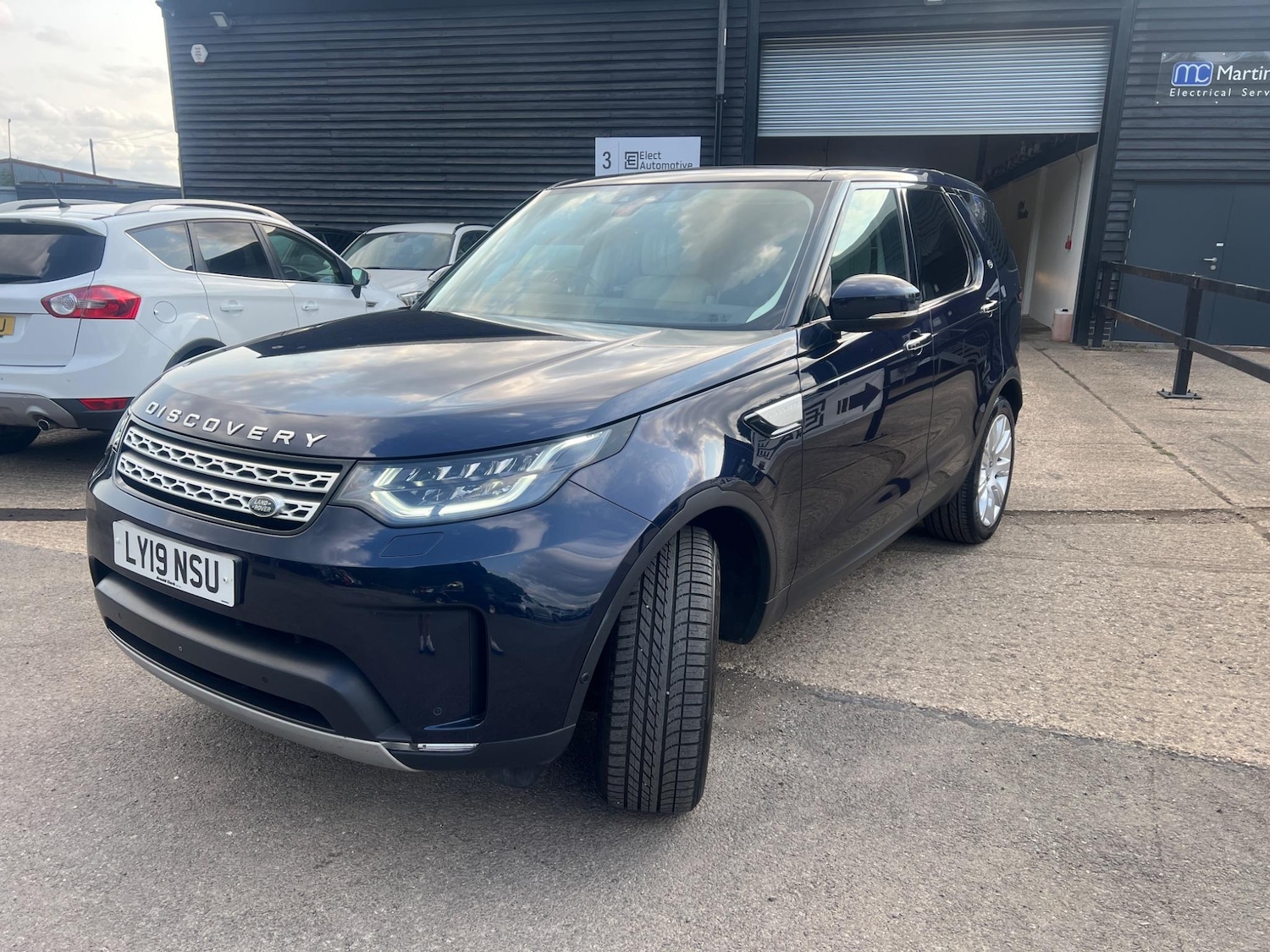 Used Land Rover Discovery 2019 for sale - 76584546: Photo 2