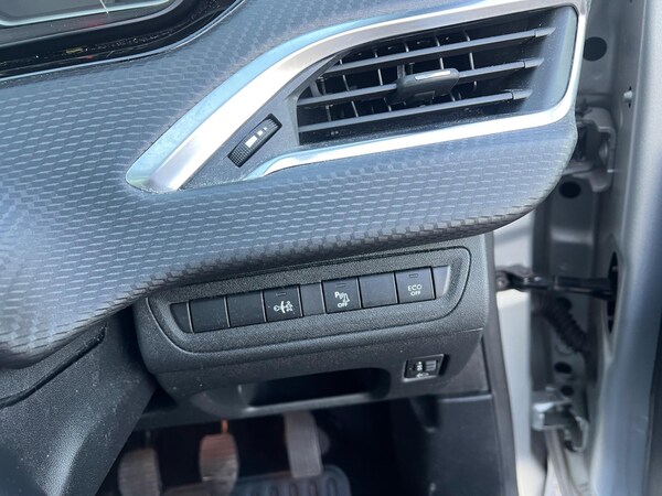 Used Peugeot 208 2018 for sale - 76259407: Photo 16