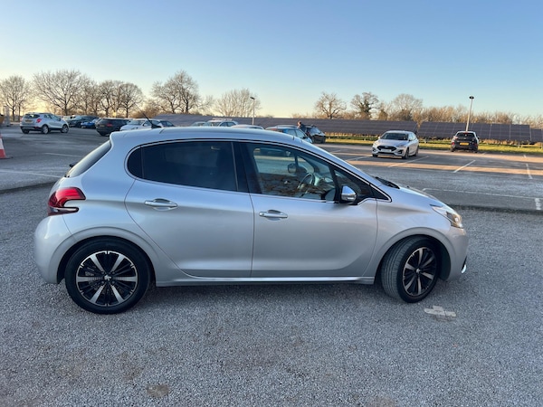 Used Peugeot 208 2018 for sale - 76259407: Photo 8