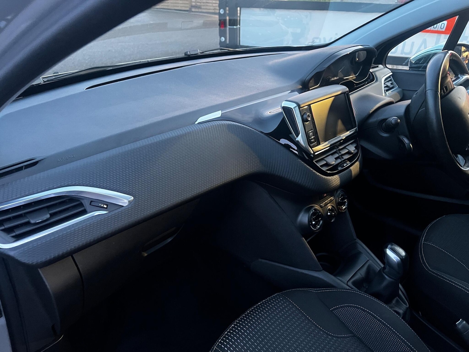 Used Peugeot 208 2018 for sale - 77057218: Photo 10