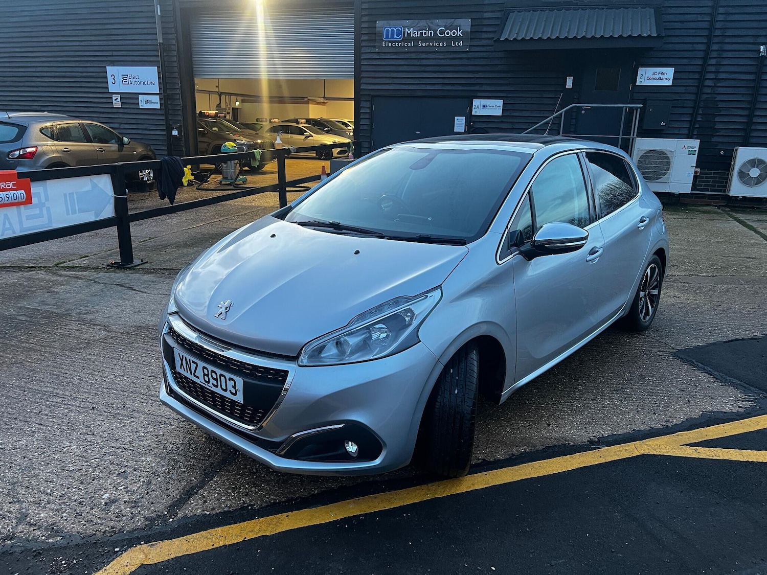 Used Peugeot 208 2018 for sale - 77057218: Photo 3