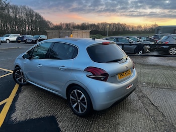 Used Peugeot 208 2018 for sale - 77057218: Photo