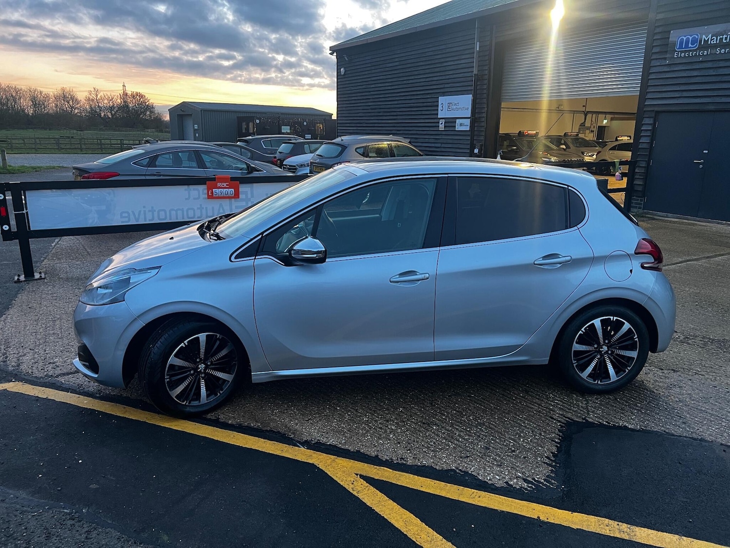 Used Peugeot 208 2018 for sale - 77057218: Photo 5