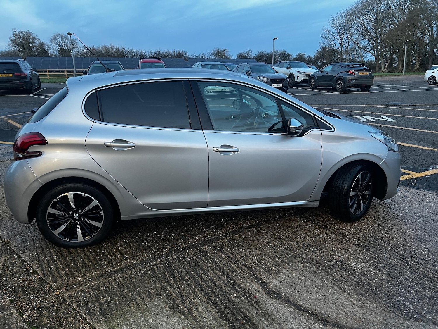 Used Peugeot 208 2018 for sale - 77057218: Photo 7