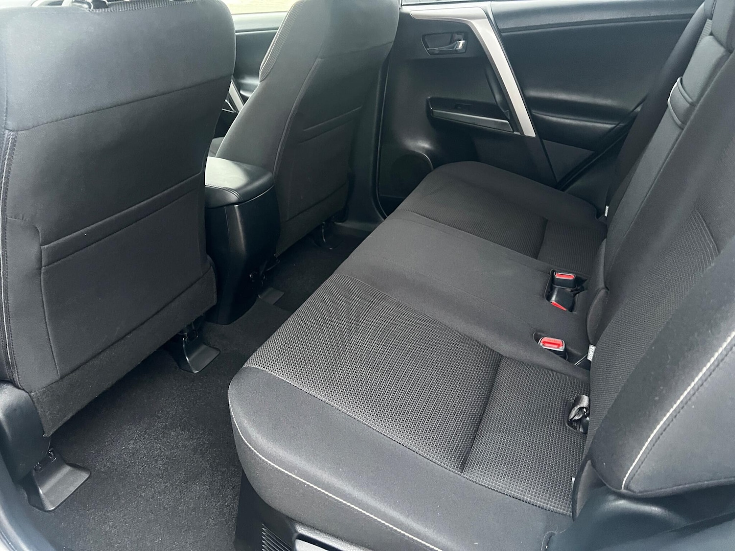 Used Toyota RAV4 2016 for sale - 76997743: Photo 17