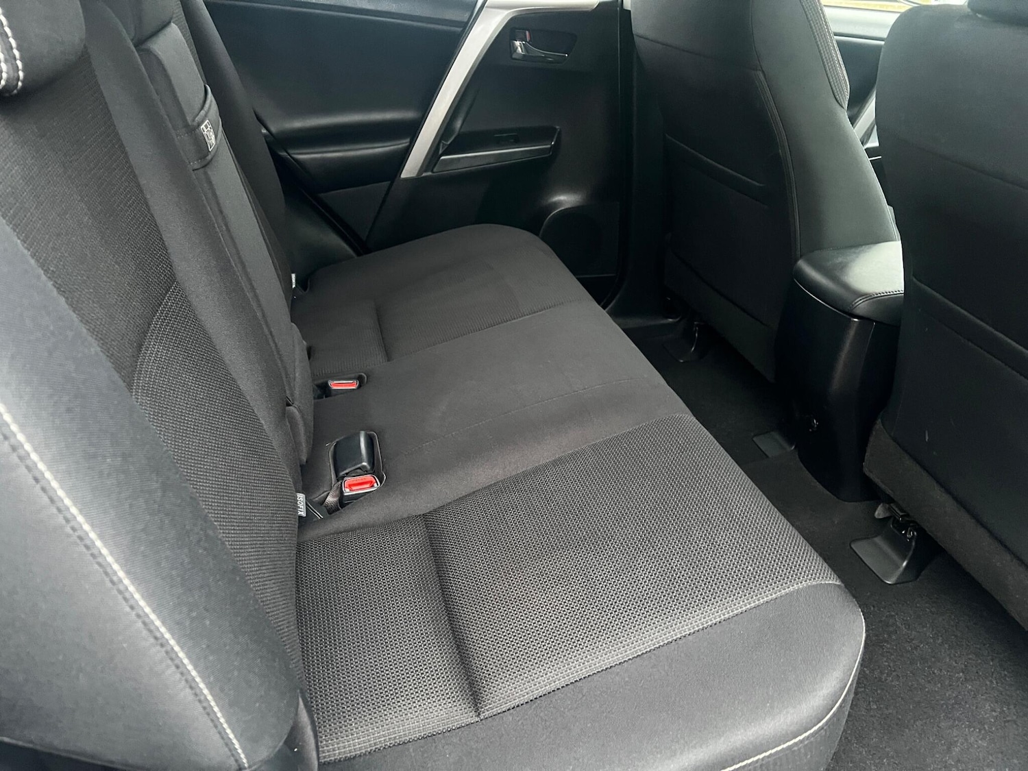 Used Toyota RAV4 2016 for sale - 76997743: Photo 19