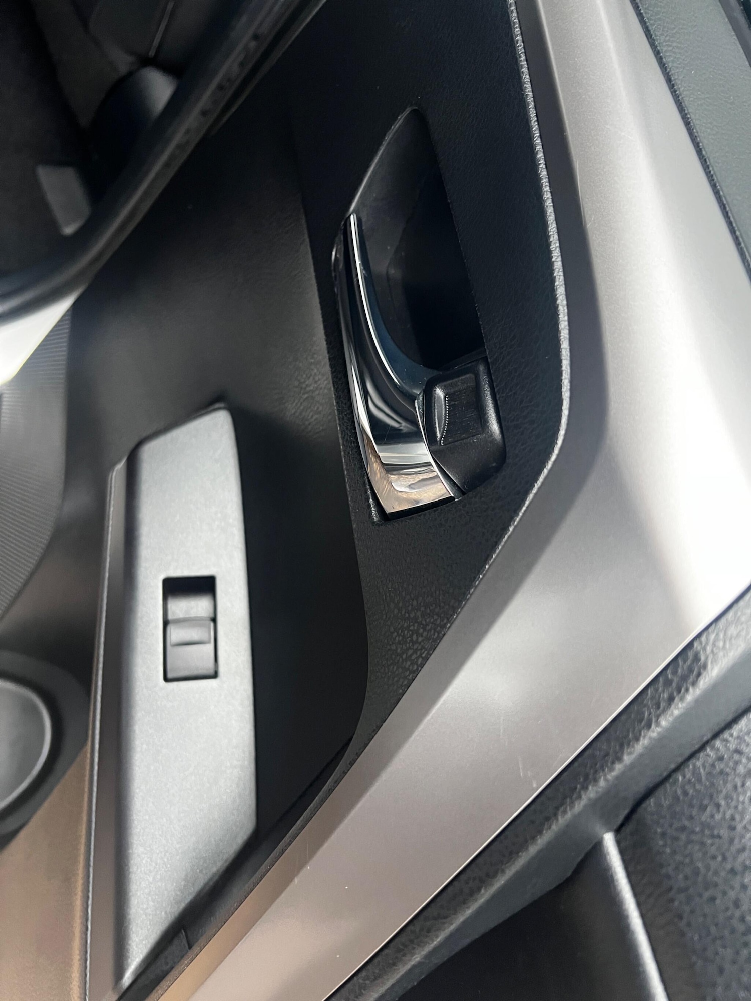 Used Toyota RAV4 2016 for sale - 76997743: Photo 26