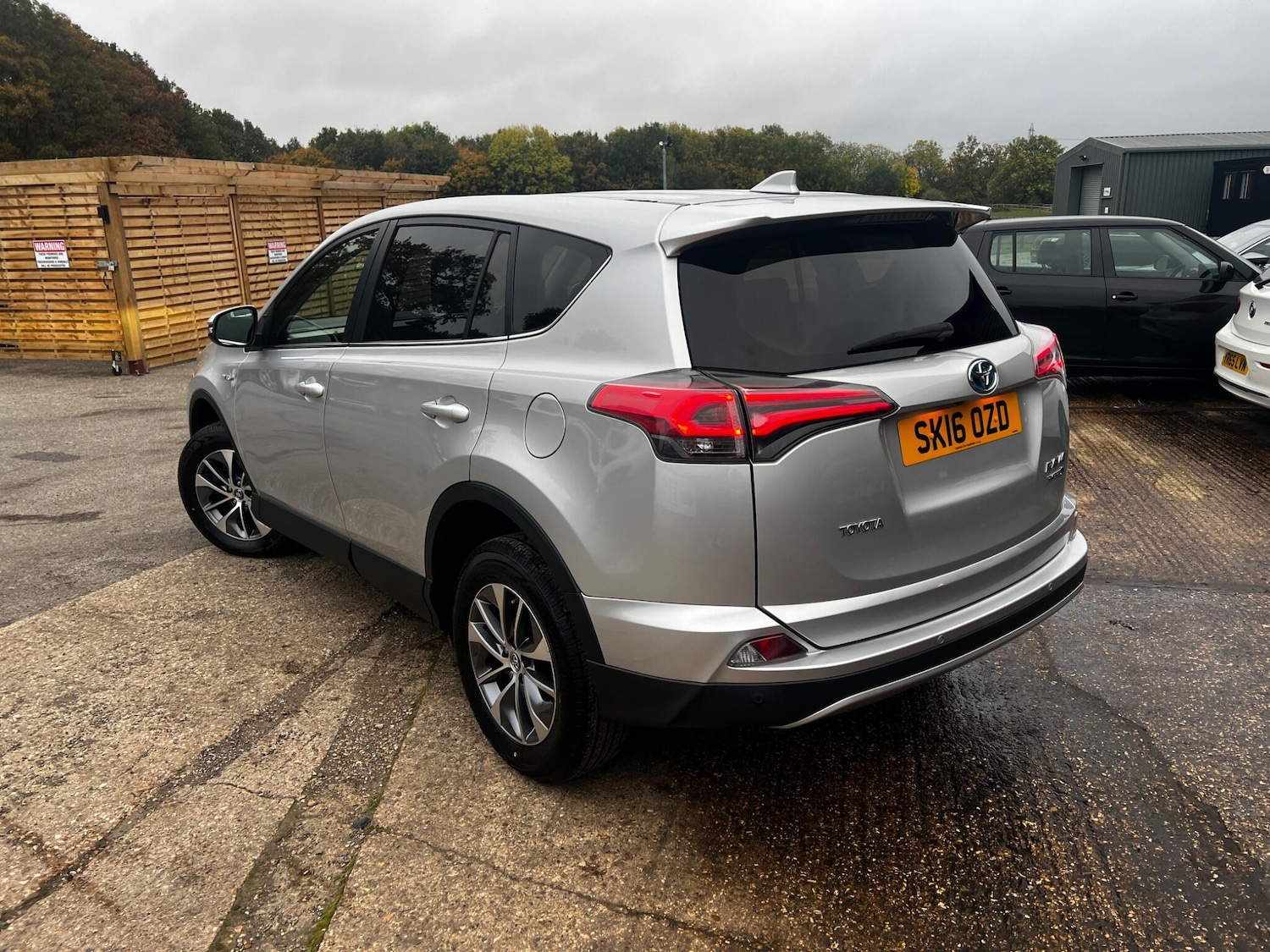 Used Toyota RAV4 2016 for sale - 76997743: Photo 4