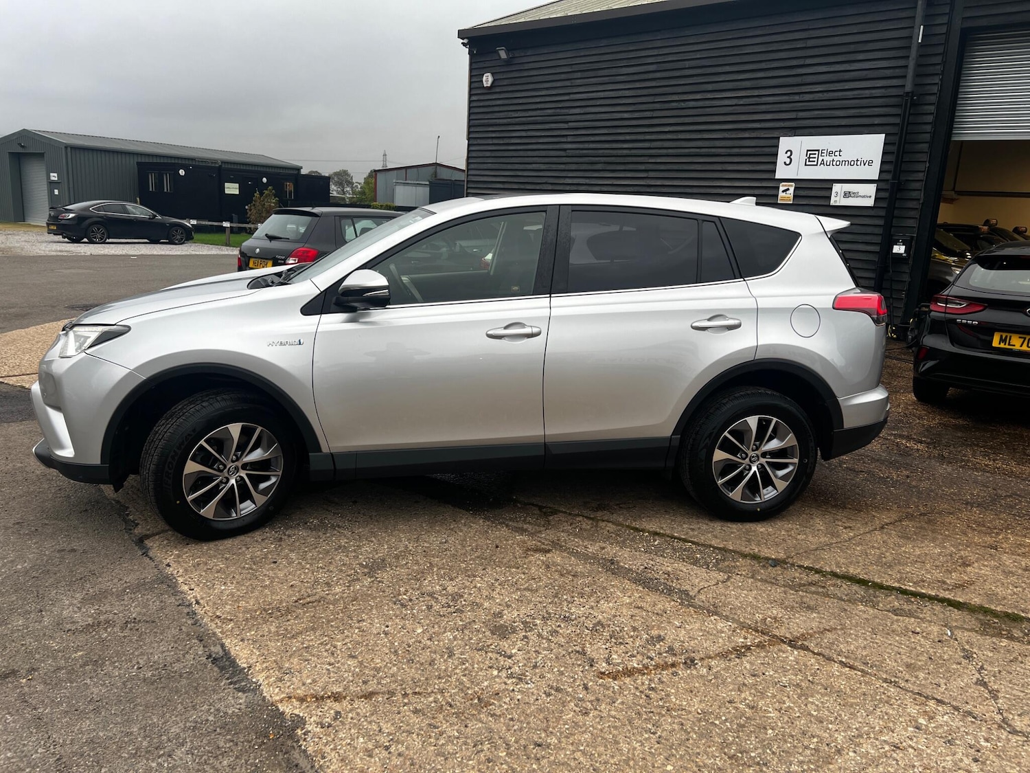 Used Toyota RAV4 2016 for sale - 76997743: Photo 5