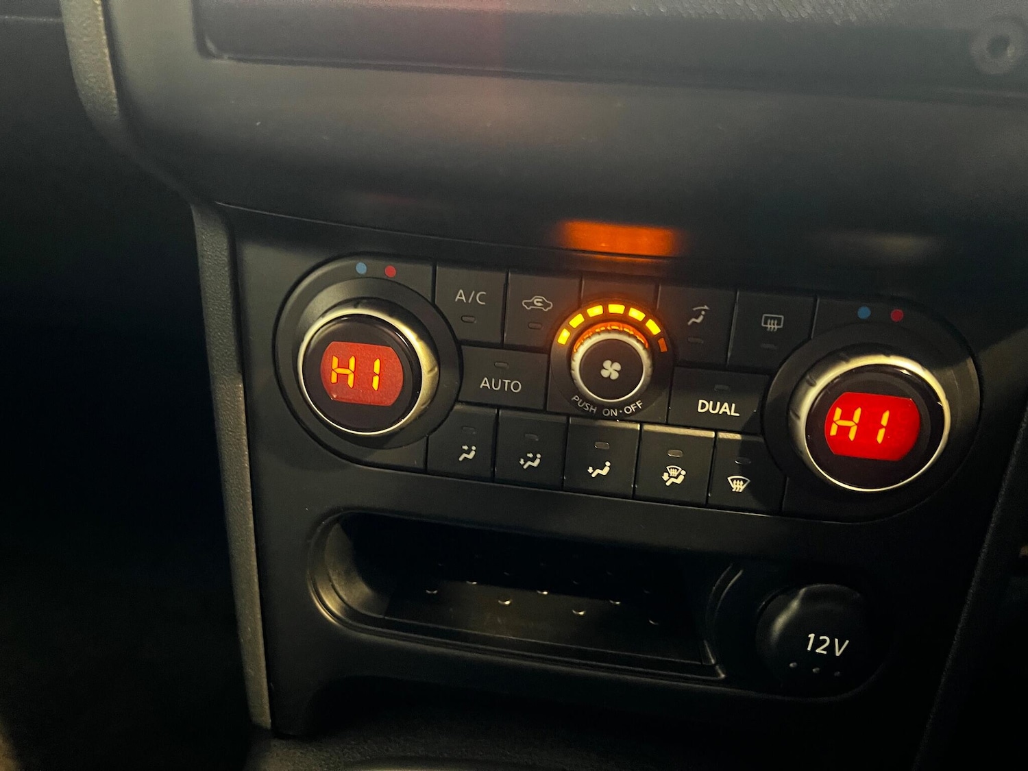 Used Nissan Qashqai 2013 for sale - 76899379: Photo 15