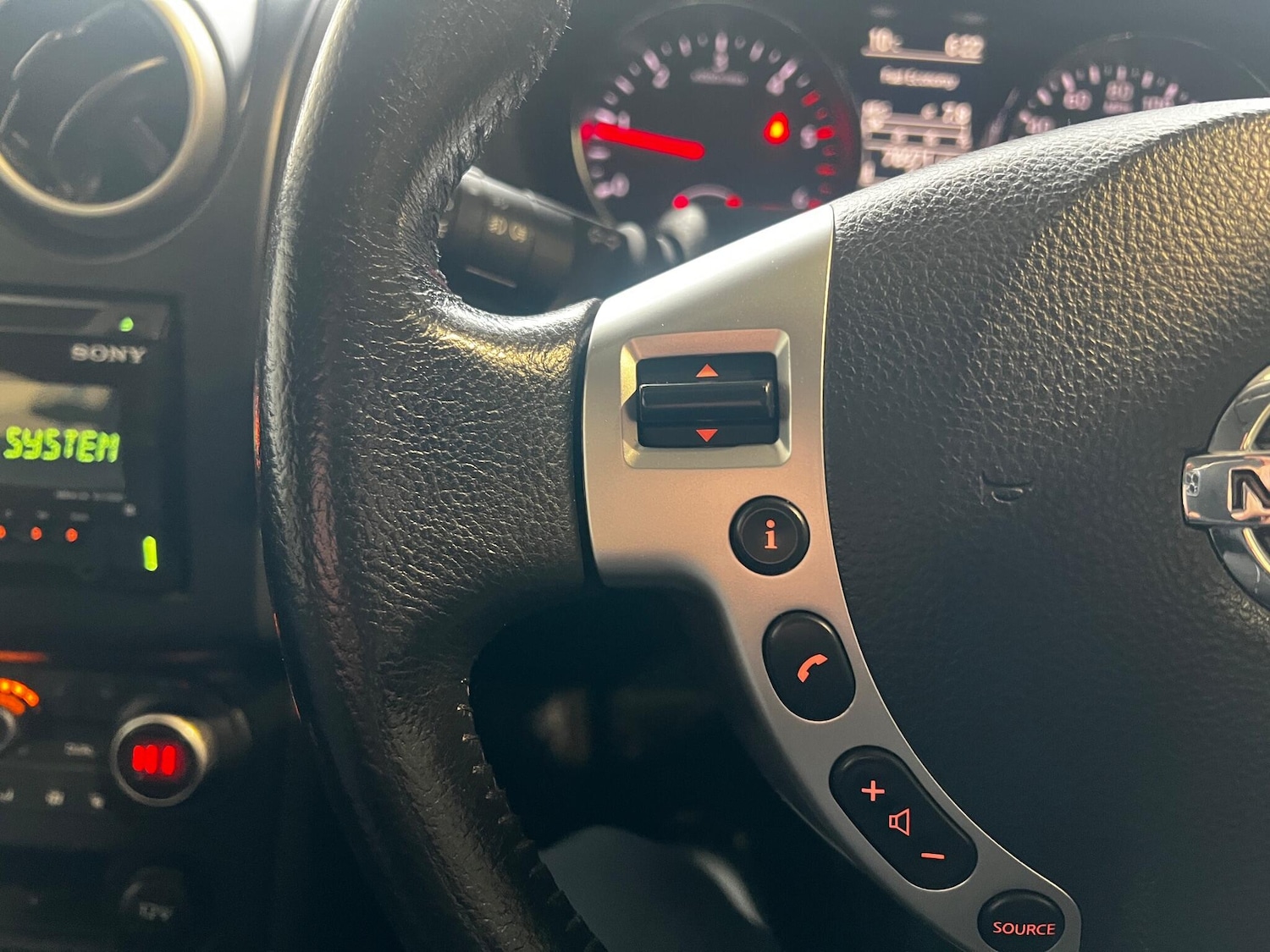 Used Nissan Qashqai 2013 for sale - 76899379: Photo 17