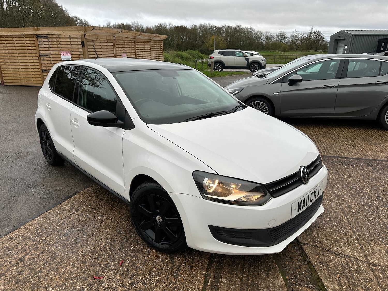 Used Volkswagen Polo 2011 for sale - 76727432: Photo 1