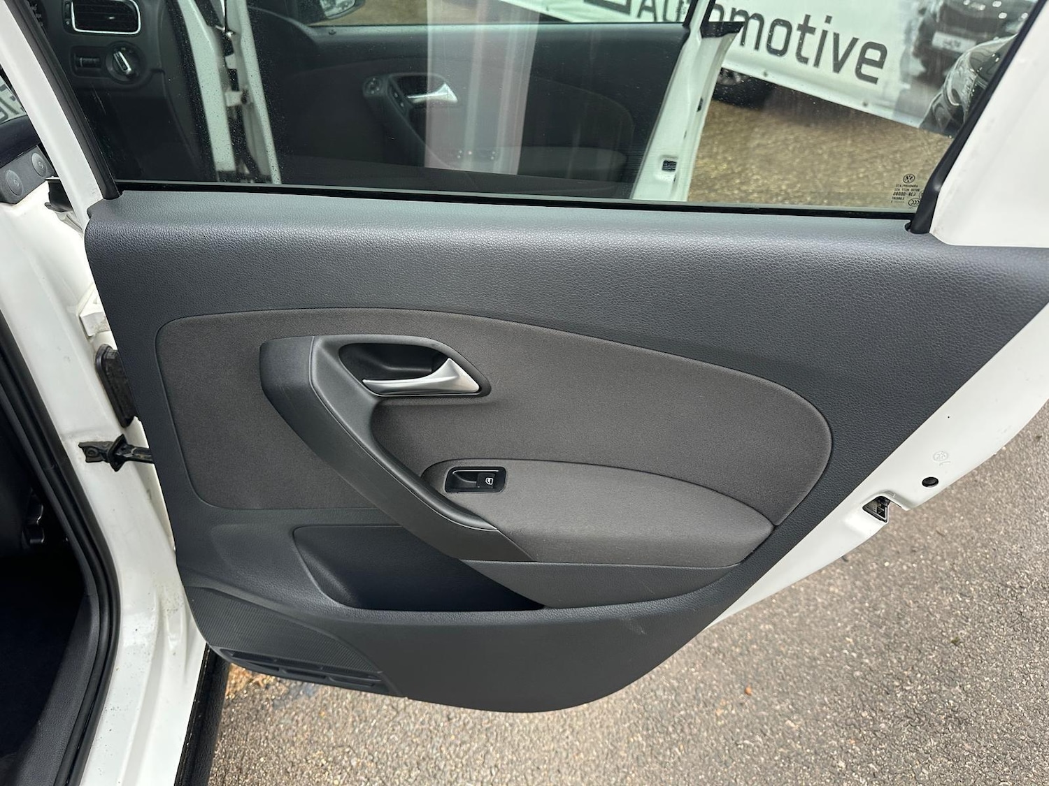 Used Volkswagen Polo 2011 for sale - 76727432: Photo 14