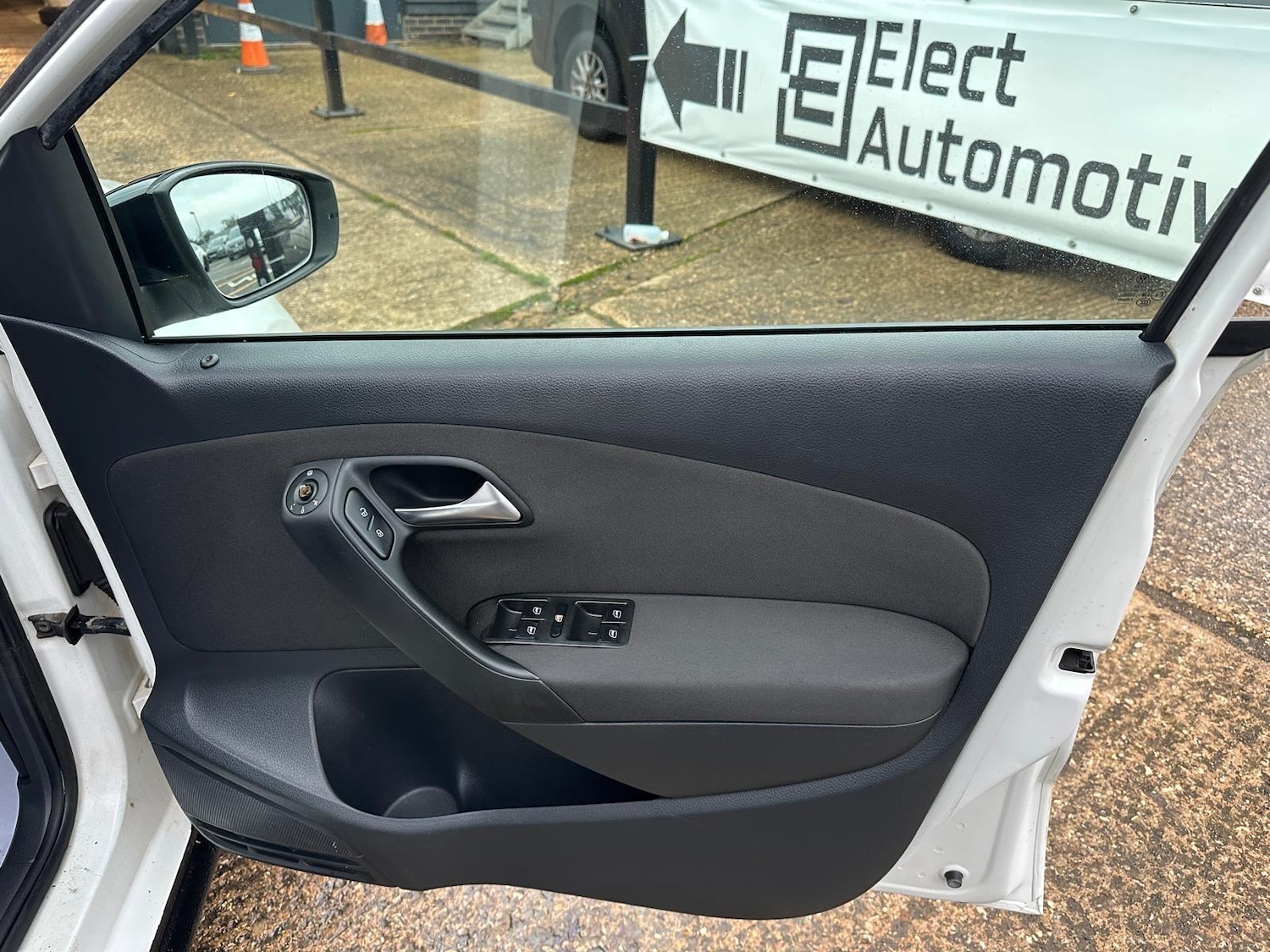 Used Volkswagen Polo 2011 for sale - 76727432: Photo 17