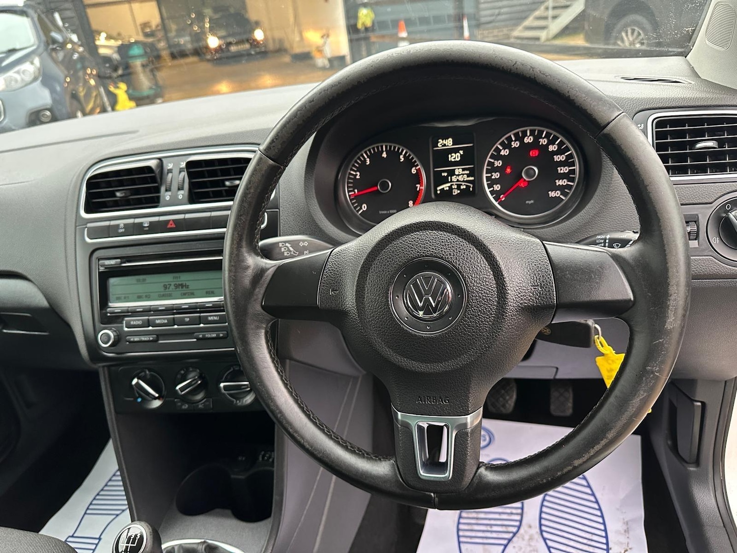 Used Volkswagen Polo 2011 for sale - 76727432: Photo 28