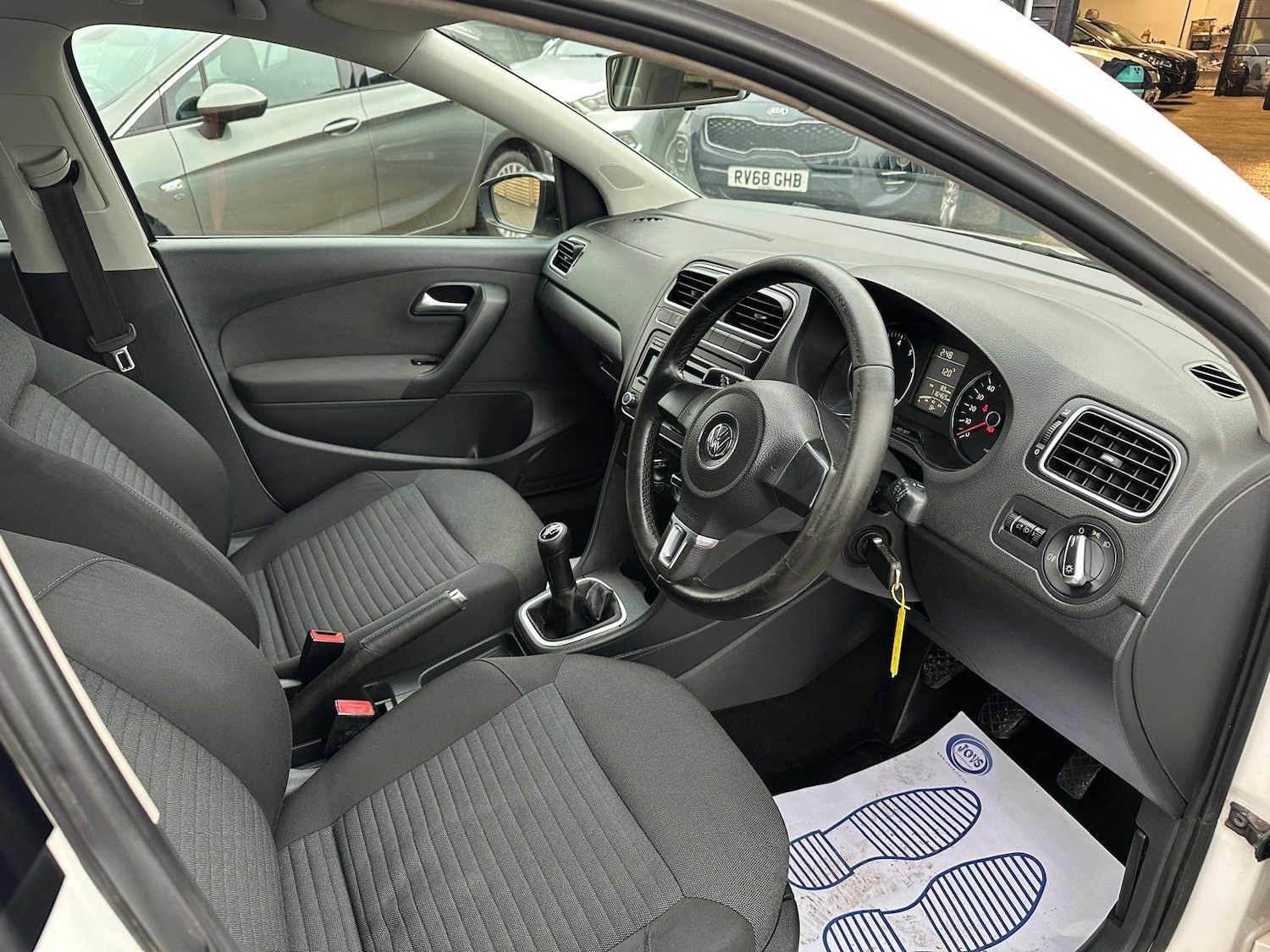 Used Volkswagen Polo 2011 for sale - 76727432: Photo 9