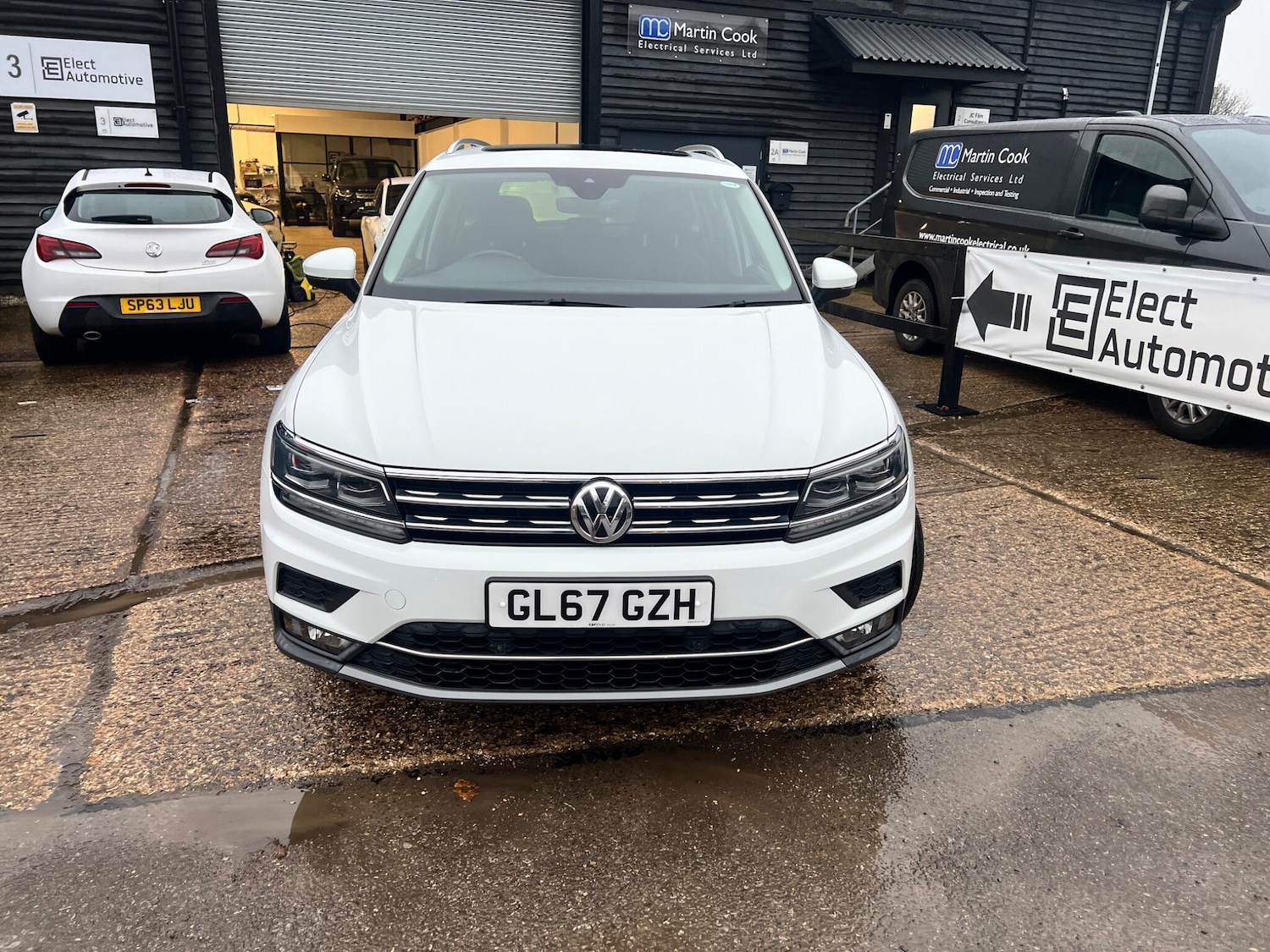 Used Volkswagen Tiguan 2017 for sale - 77456099: Photo 2