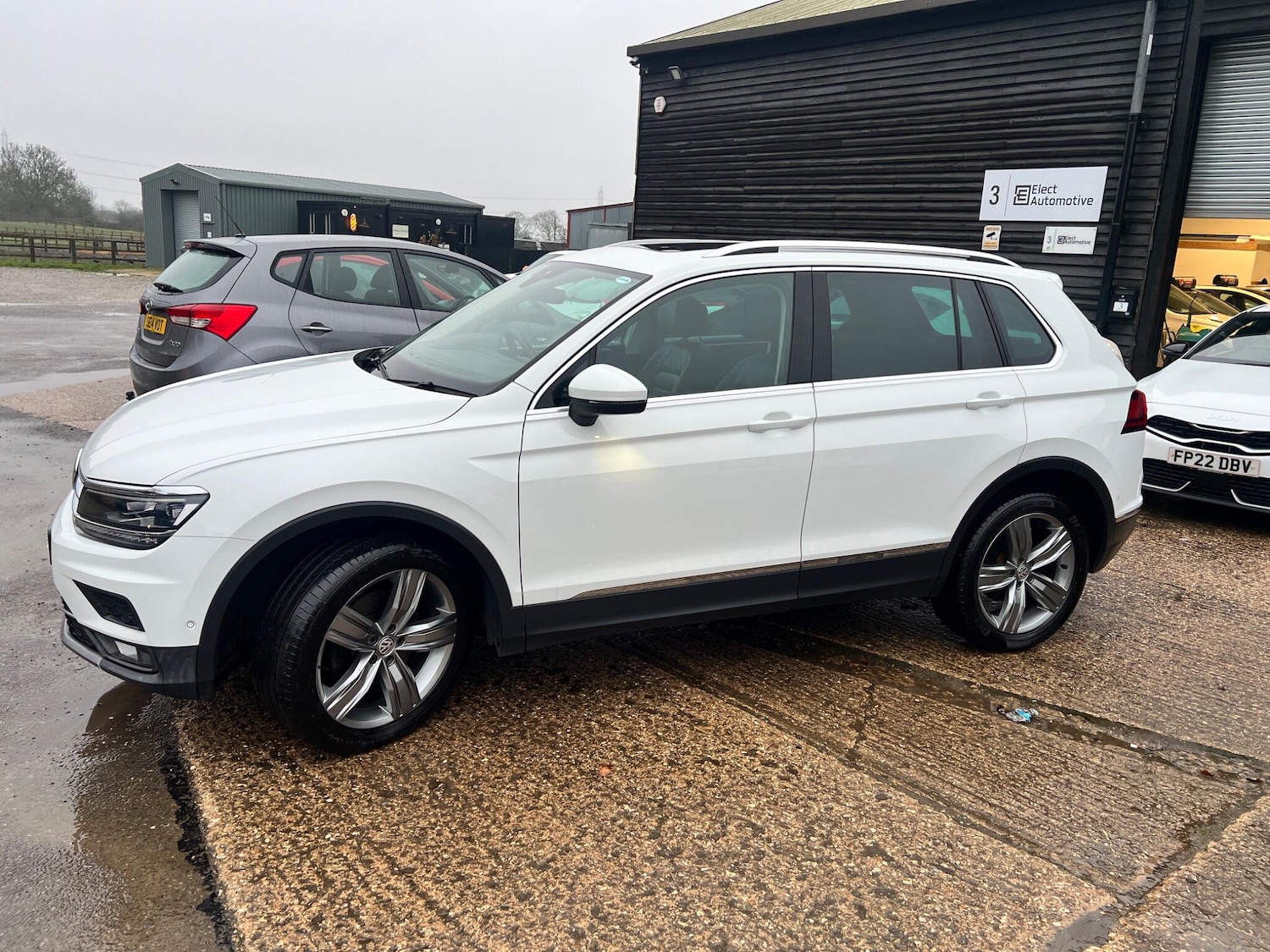 Used Volkswagen Tiguan 2017 for sale - 77456099: Photo 3