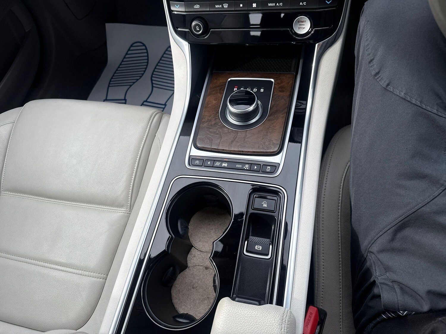 Used Jaguar XE for sale - 78058009: Photo 9