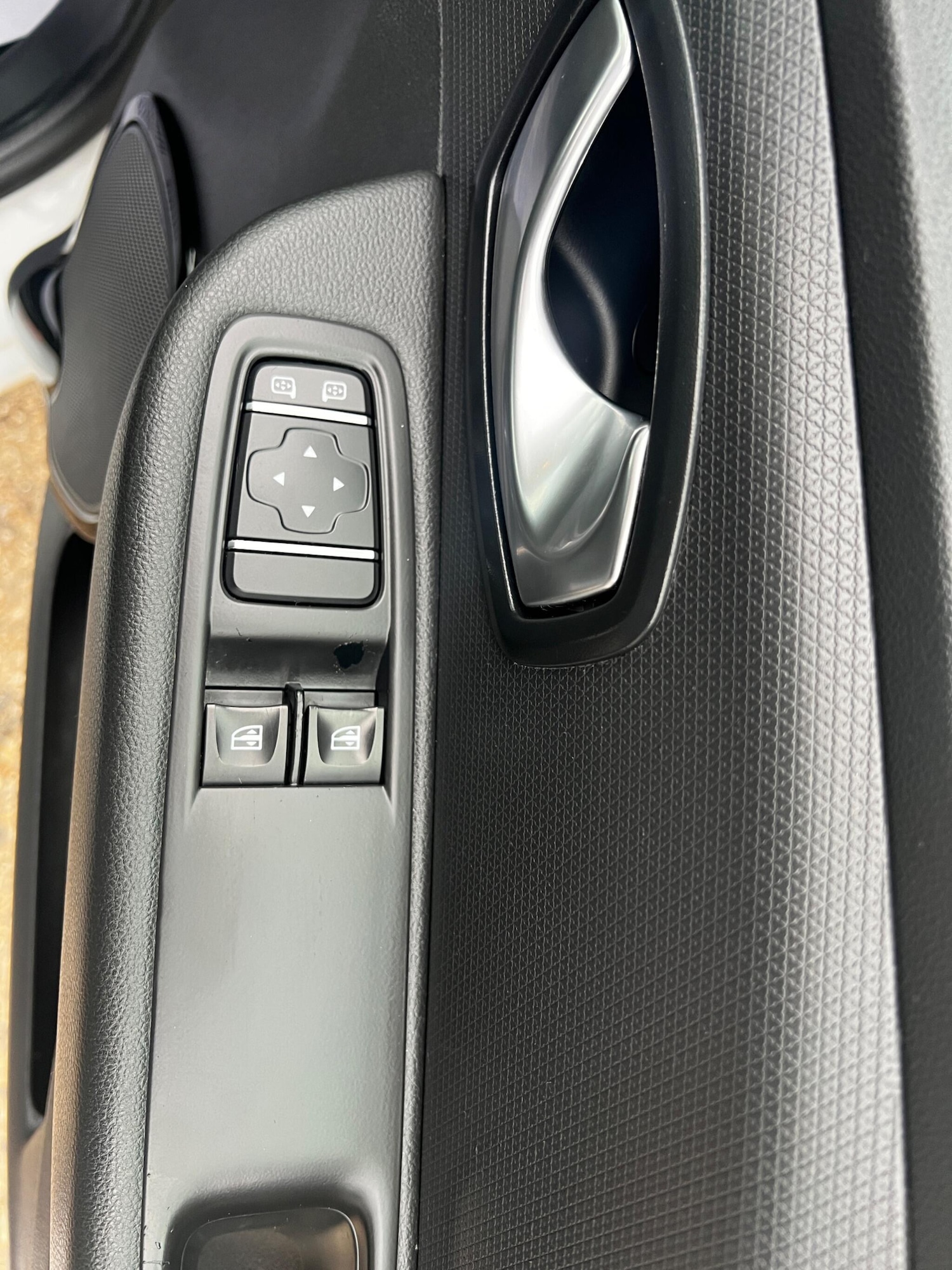 Used Renault Clio 2016 for sale - 76239968: Photo 18