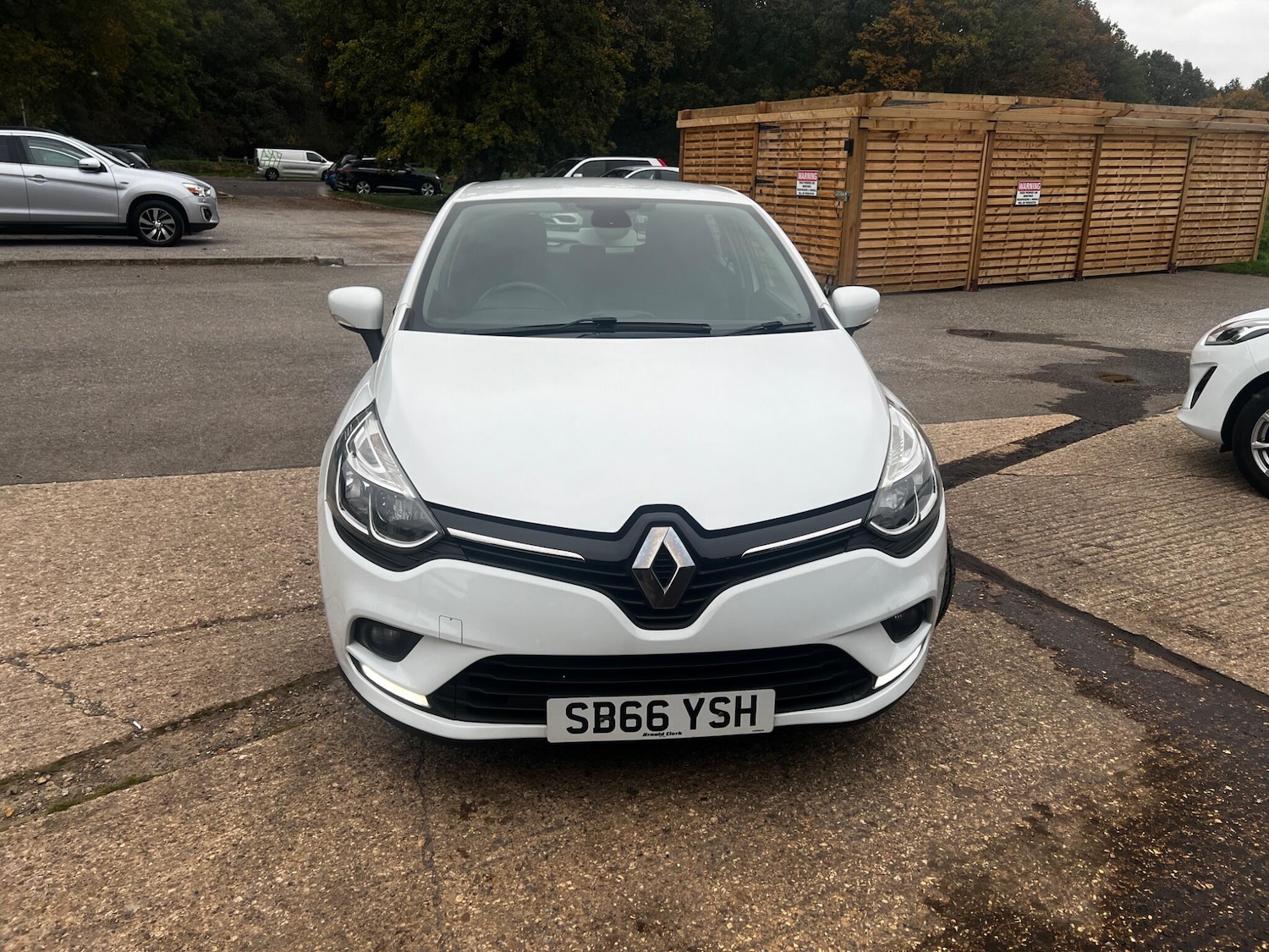 Used Renault Clio 2016 for sale - 76239968: Photo 2