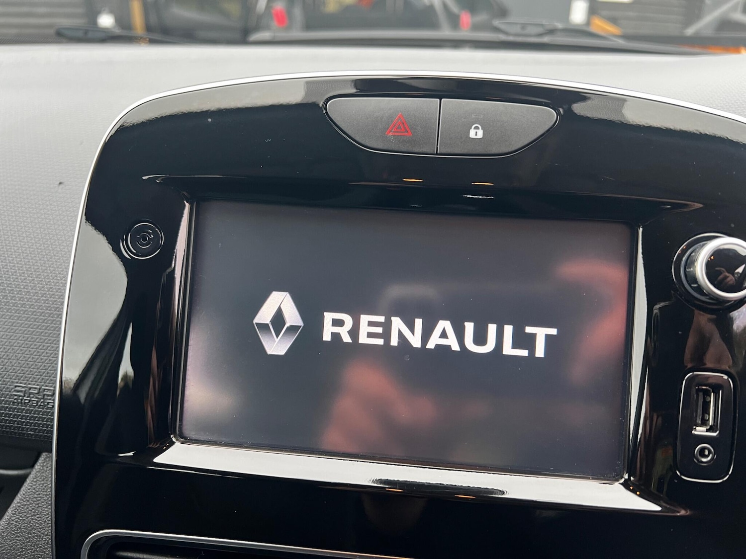 Used Renault Clio 2016 for sale - 76239968: Photo 29