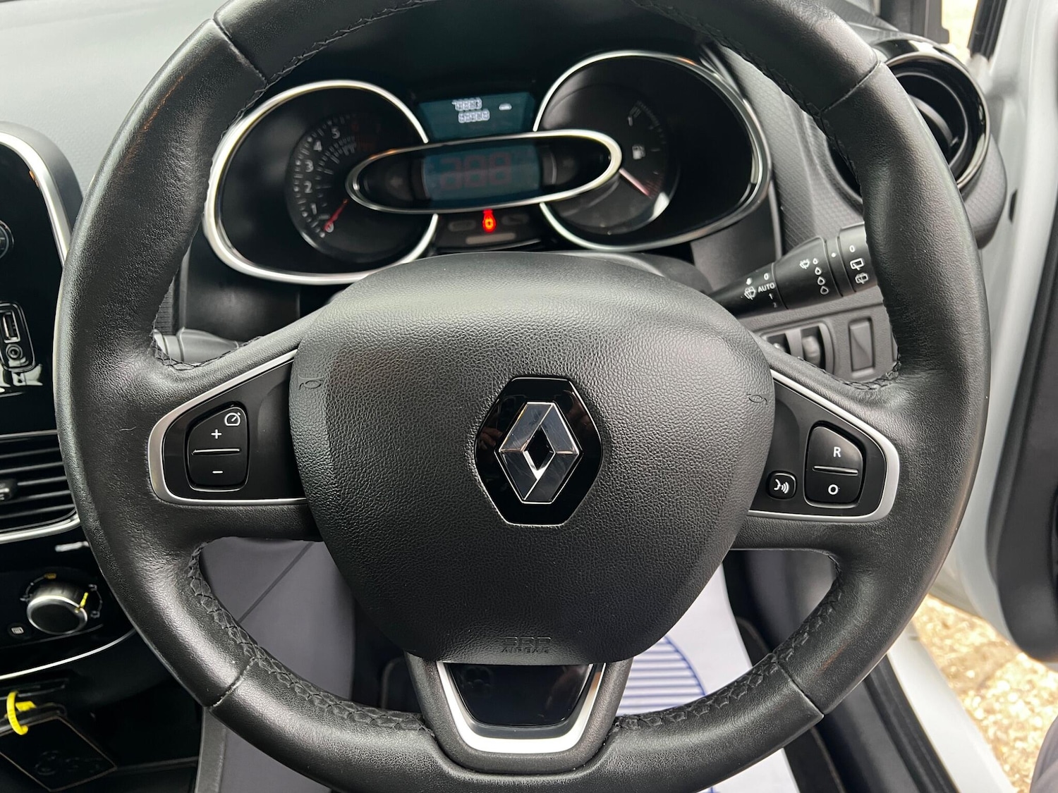 Used Renault Clio 2016 for sale - 76239968: Photo 35