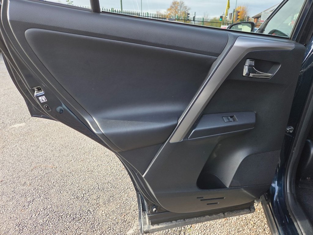 Used Toyota RAV4 2017 for sale - 76439339: Photo 32