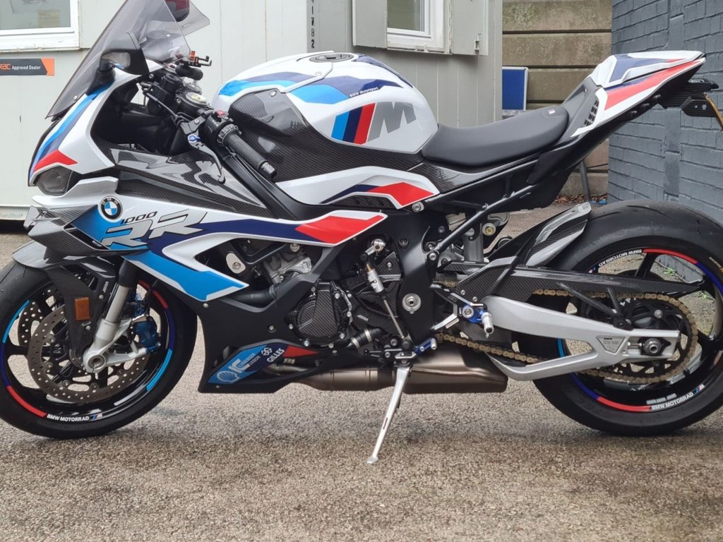 BMW M 1000