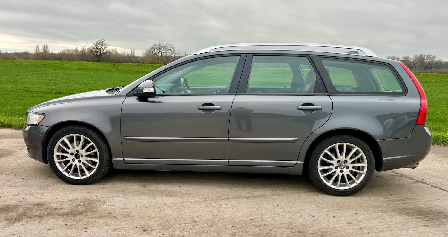 Used Volvo V50 2012 for sale - 77792689: Photo 3