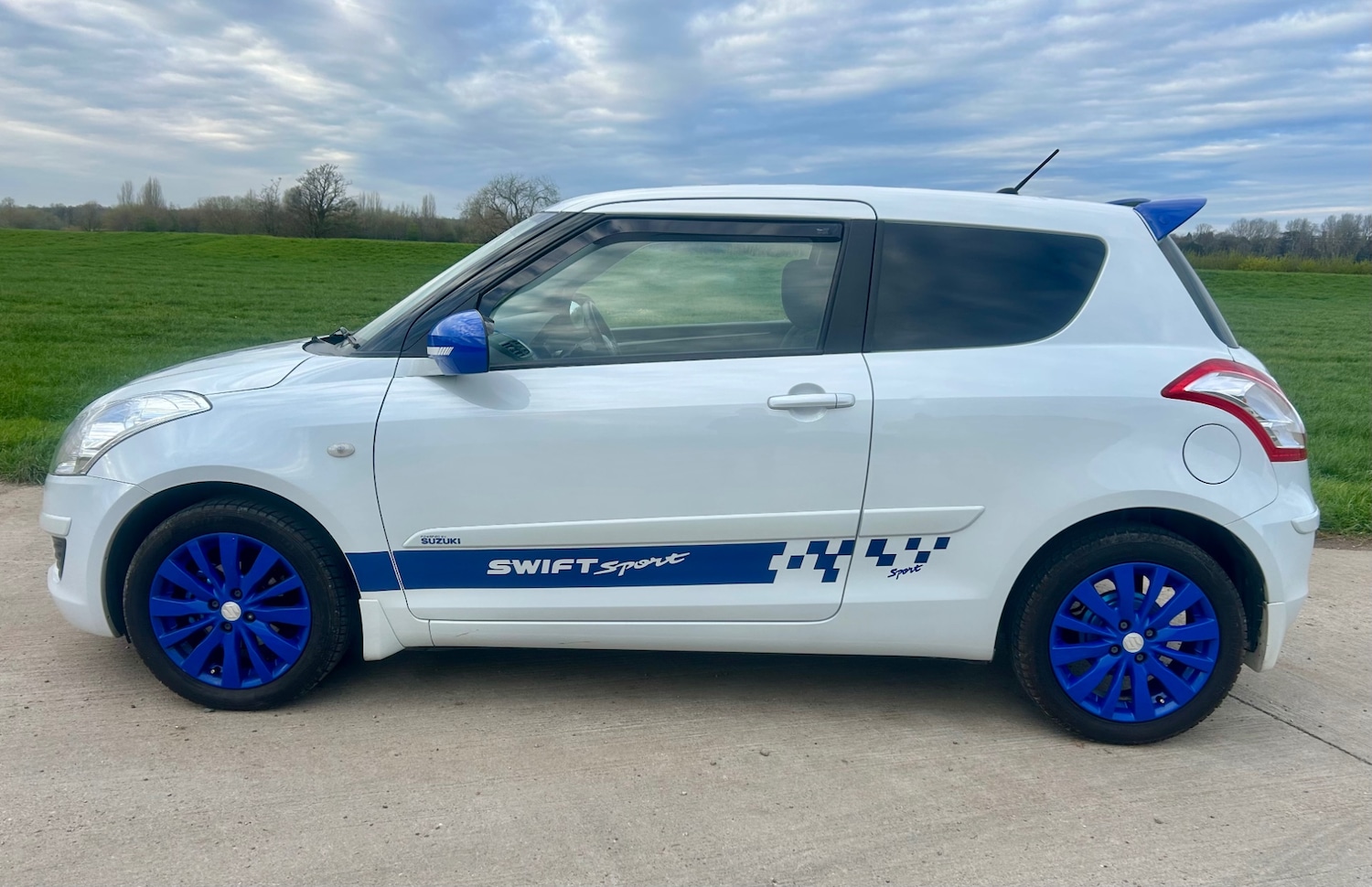 Used Suzuki Swift 2011 for sale - 78031484: Photo 2