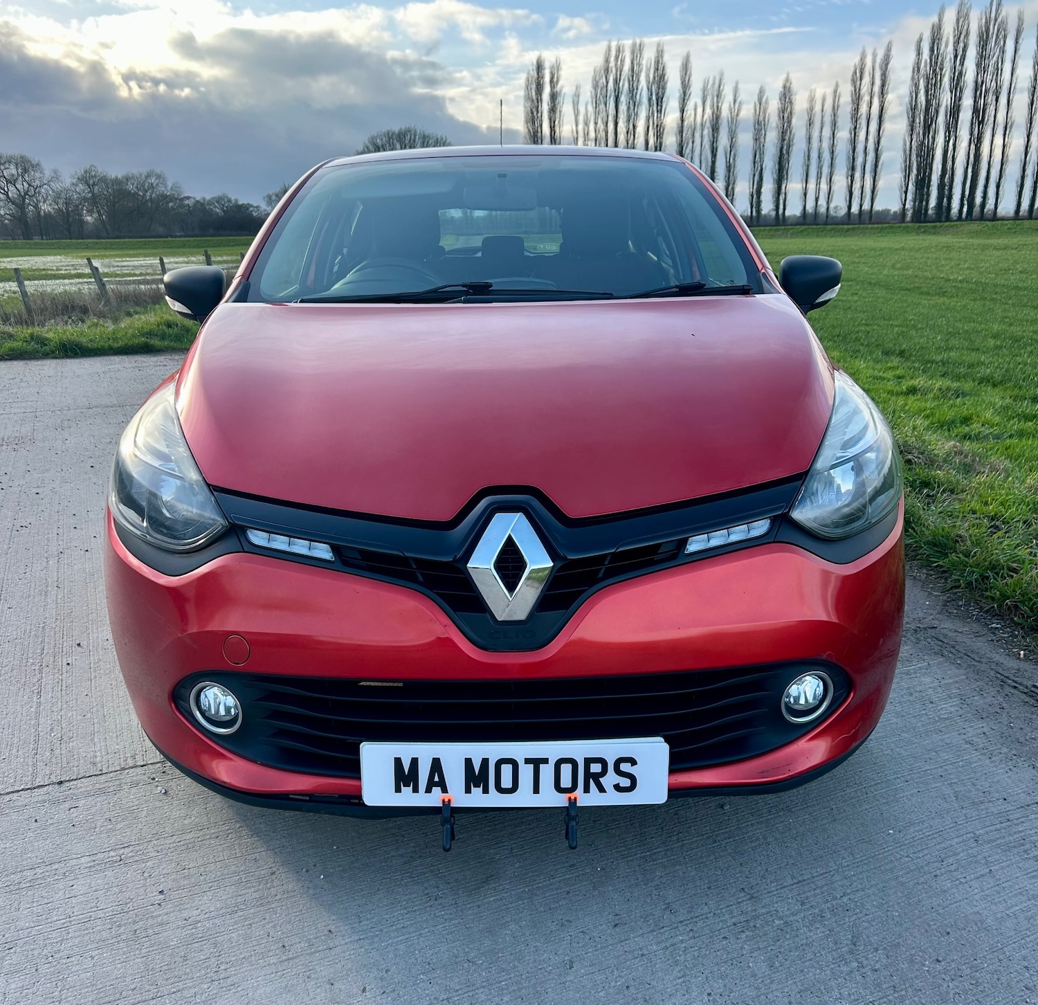Used Renault Clio 2015 for sale - 77792677: Photo 2