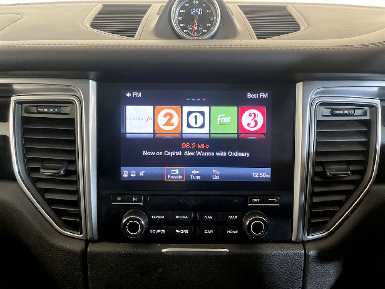 Used Porsche Macan 2018 for sale - 77184960: Photo 28