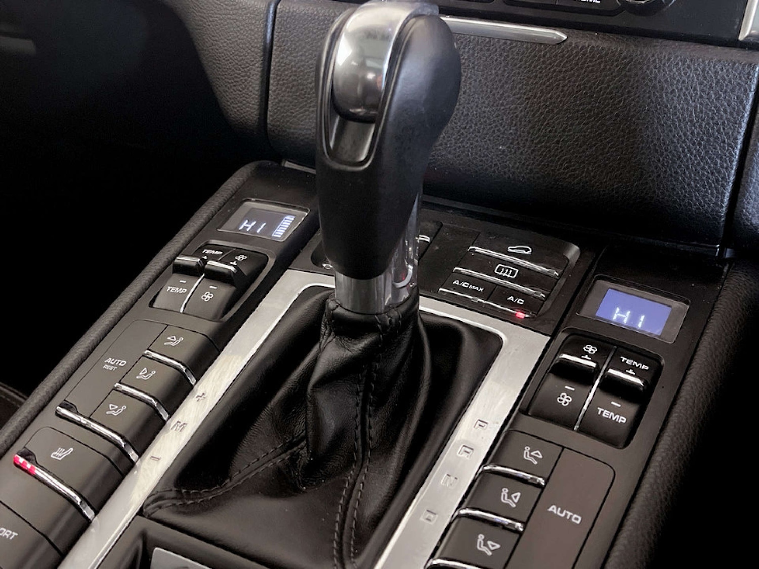 Used Porsche Macan 2018 for sale - 77184960: Photo 30