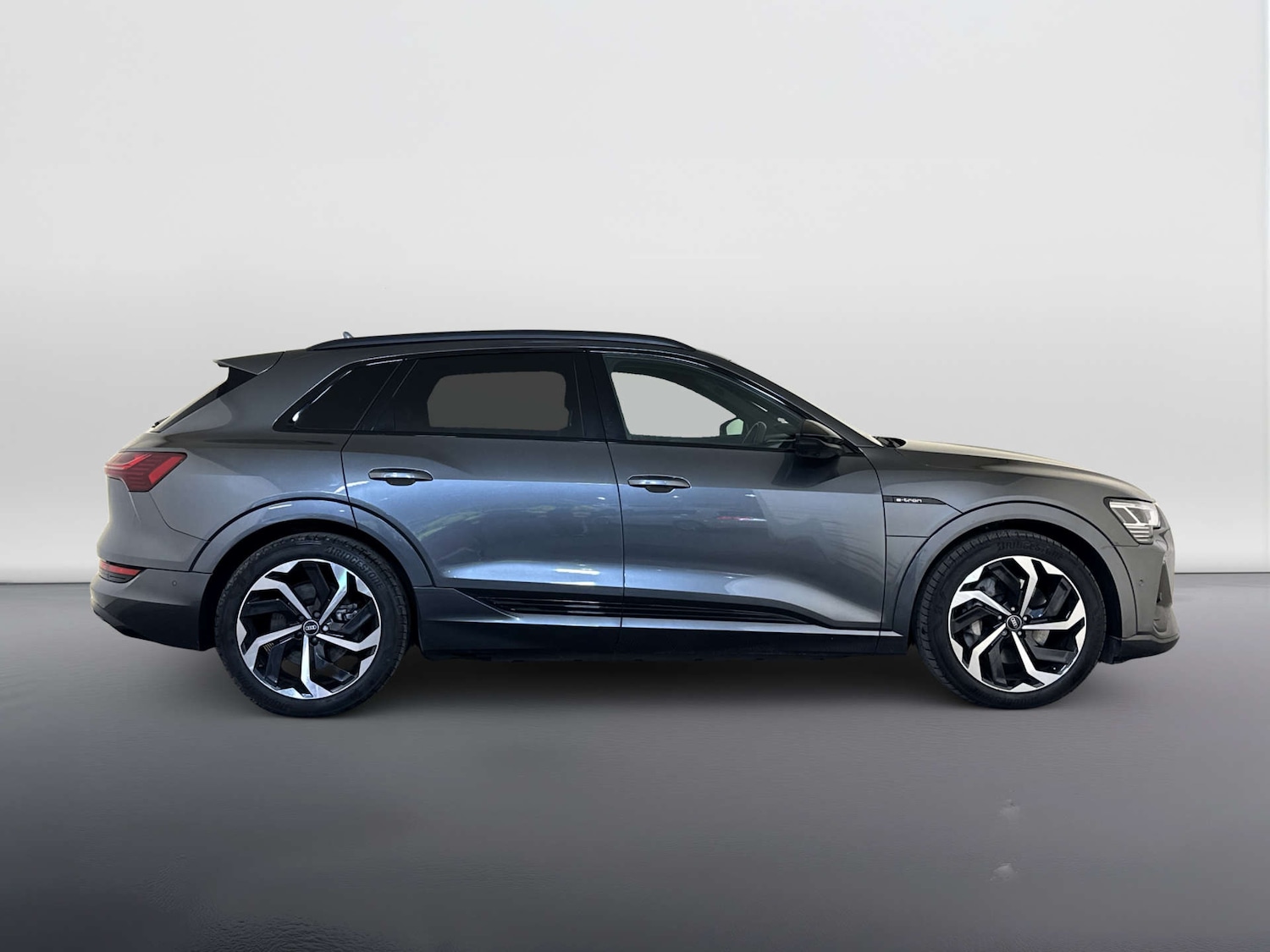 Used Audi e-tron 2023 for sale - 77880502: Photo 11