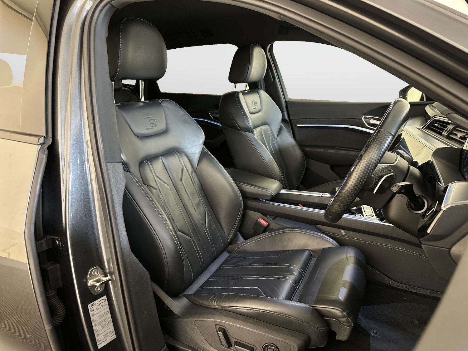 Used Audi e-tron 2023 for sale - 77880502: Photo 13