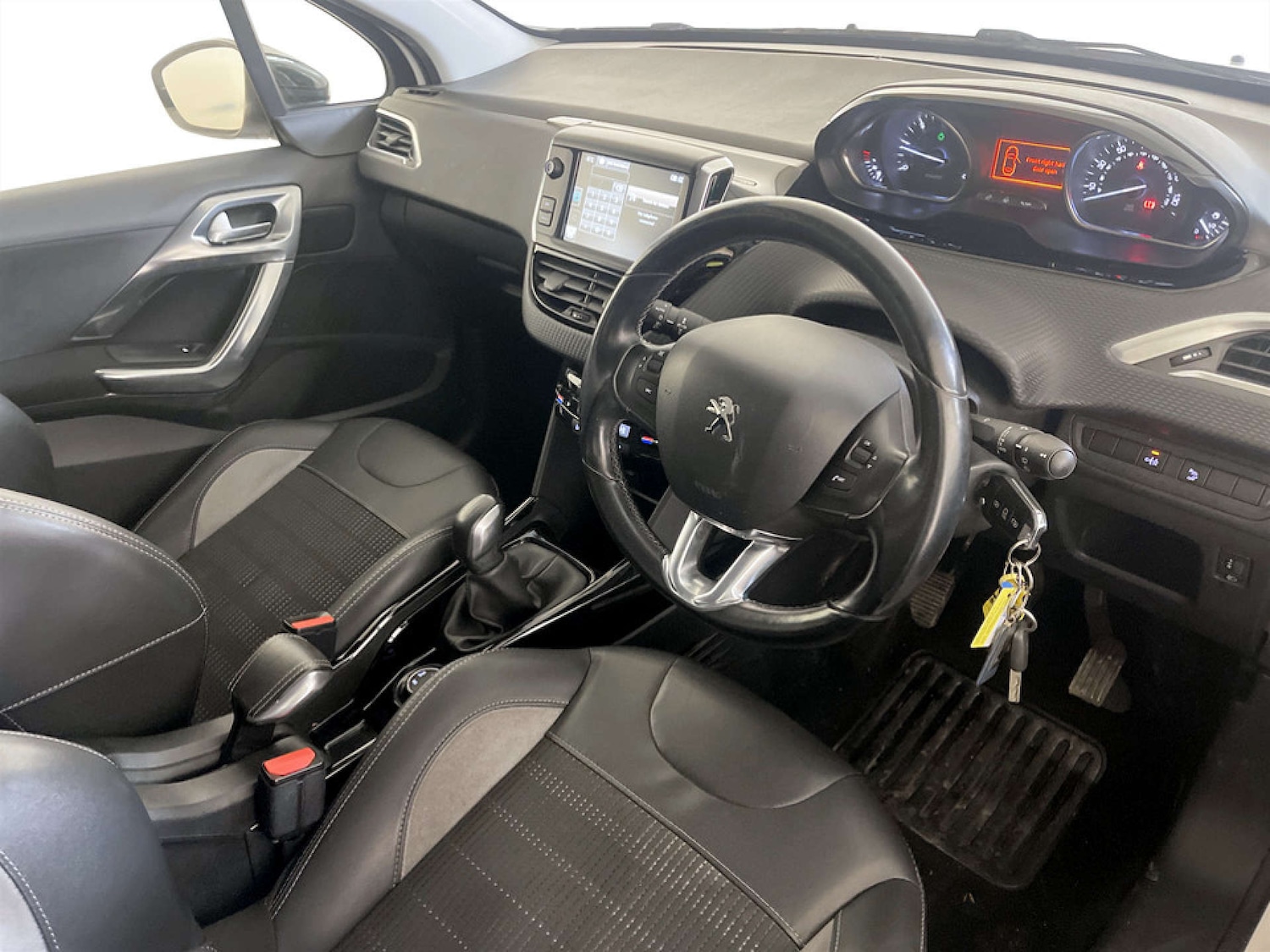 Used Peugeot 2008 2016 for sale - 77355580: Photo 15