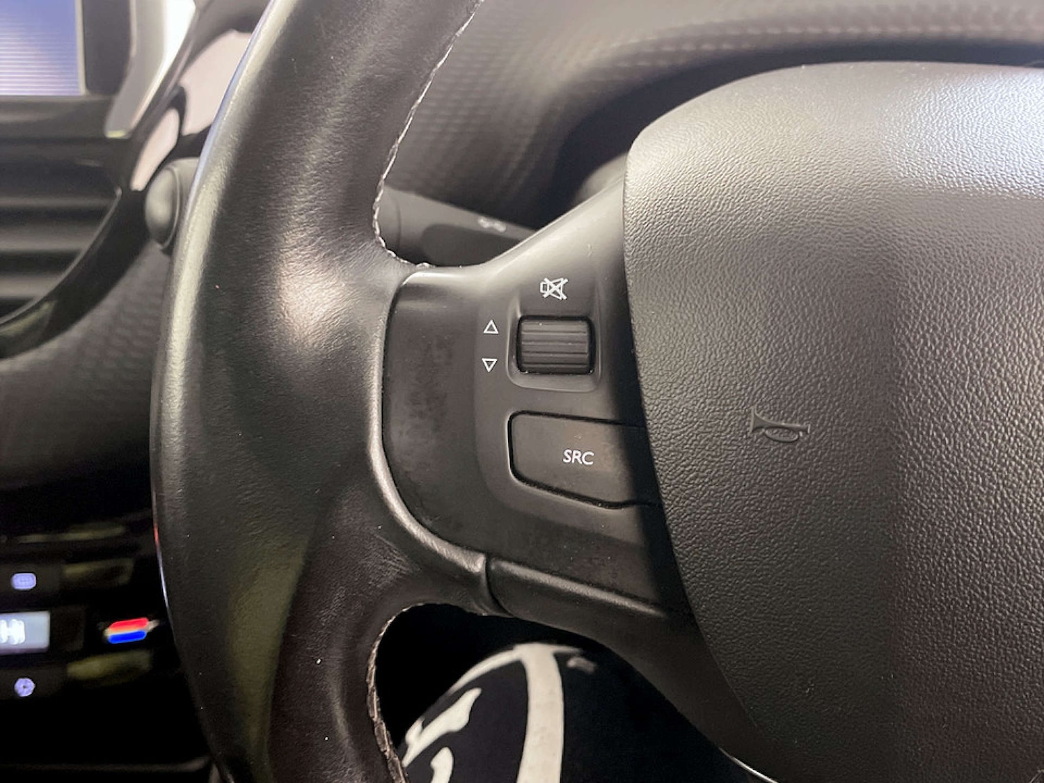 Used Peugeot 2008 2016 for sale - 77355580: Photo 17